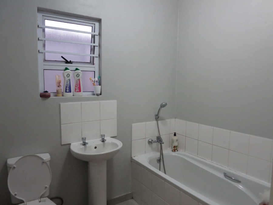 To Let 2 Bedroom Property for Rent in Electric City Western Cape